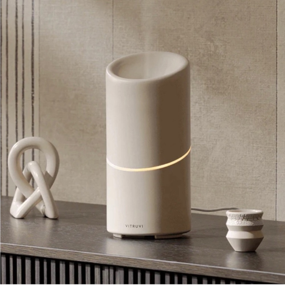 NWT Vitruvi stay diffuser in oat